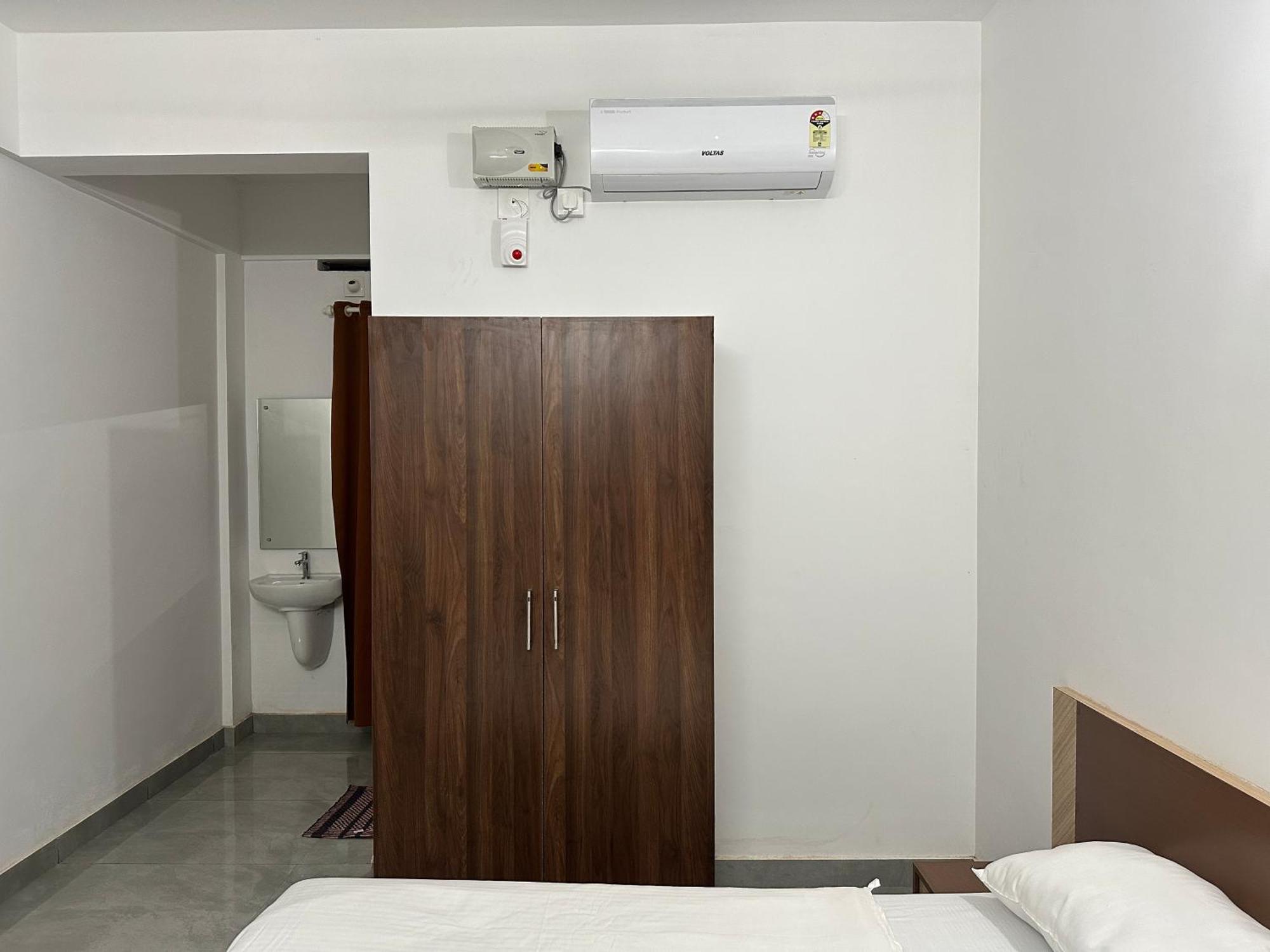 Jayalakshmi Rooms Vaduvanchal Экстерьер фото