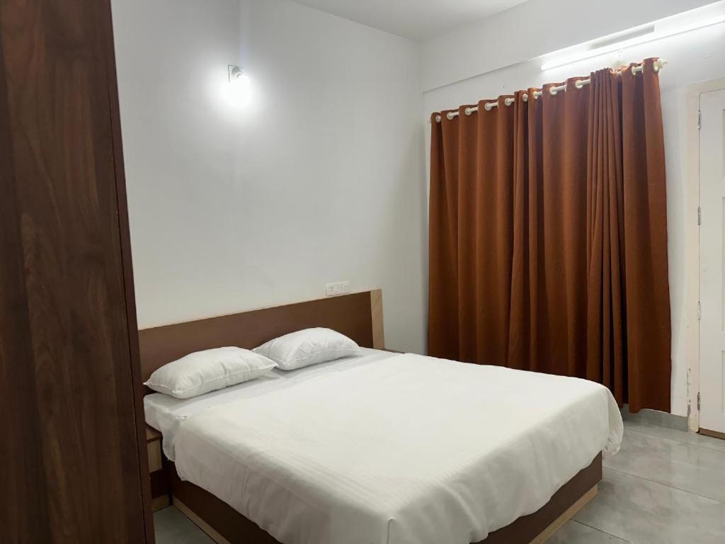 Jayalakshmi Rooms Vaduvanchal Экстерьер фото
